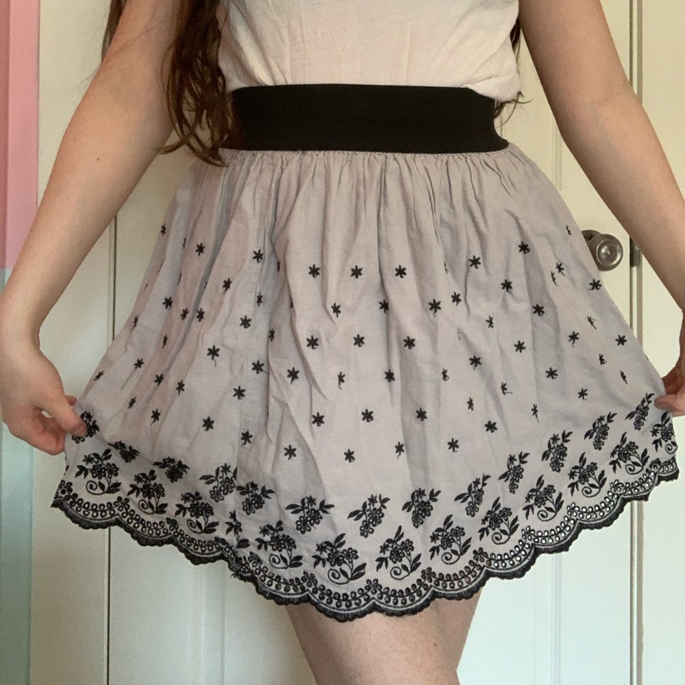 Rhapsody skirt with stretchy waist band